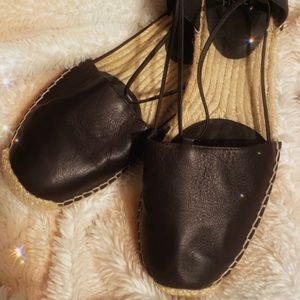 Size 9 Womens Casual Shoe
